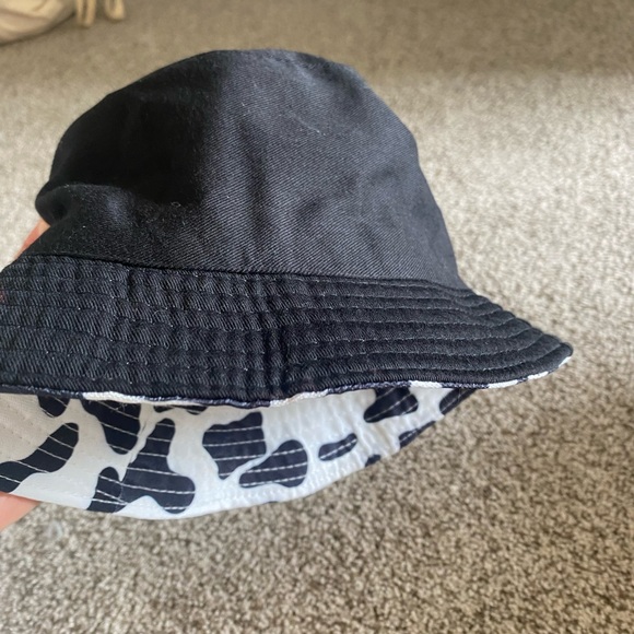 Reversible Bucket hat - Picture 3 of 3